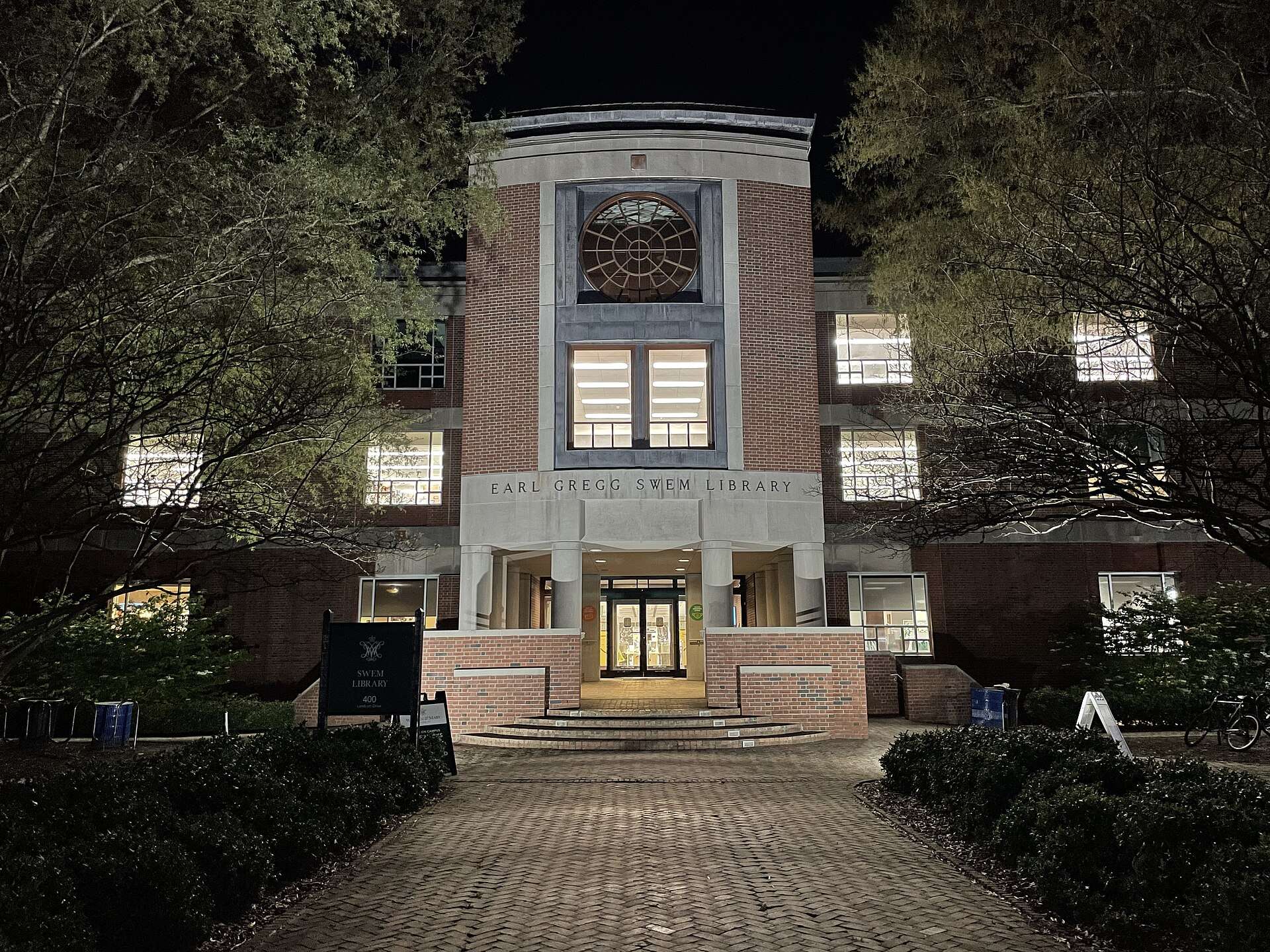 The Early Gregg Swem Library is featured at The College of William & Mary.